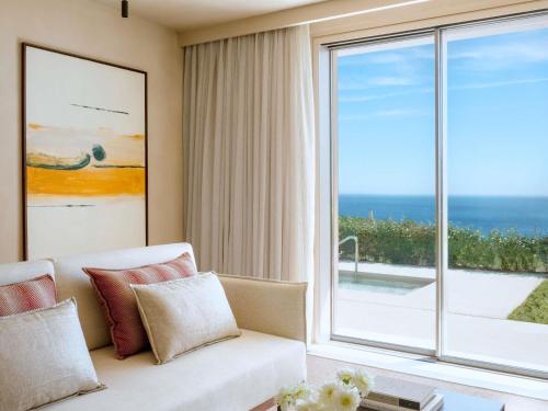 2 BEDROOM SEA VIEW SUITE 2 King with Pool - 250sm, full kitchen, large living area