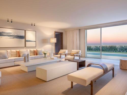 PRESIDENTIAL SEA VIEW SUITE 5 King 5 Bedrooms - 1200sm, two floors, kitchen, living room