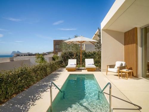 SIGNATURE SEA VIEW 1 BEDROOM SUITE King with Pool - 190sm, living area, separate bedroom