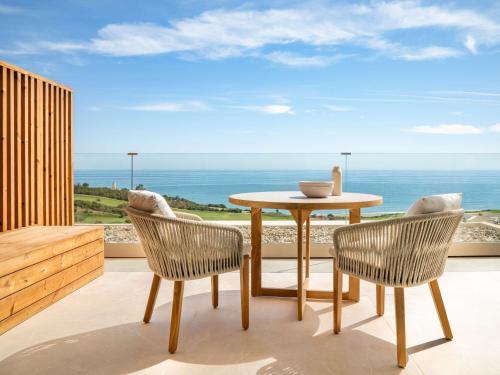 LEVANTE 4 BEDROOM VILLA 4 King - 600sm, Sea and Golf views, 2 private pools, full kitchen