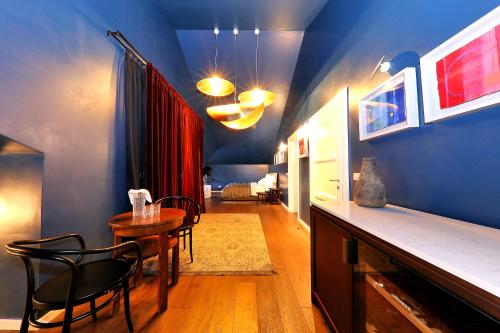 Deluxe King Suite