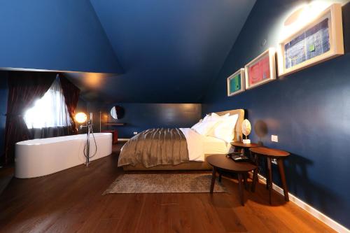 Deluxe King Suite