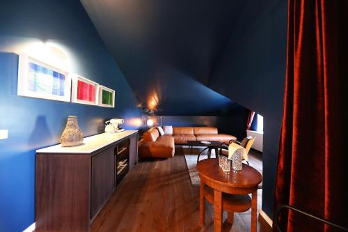 Deluxe King Suite