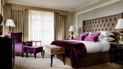 One-Bedroom Suite with Balcony