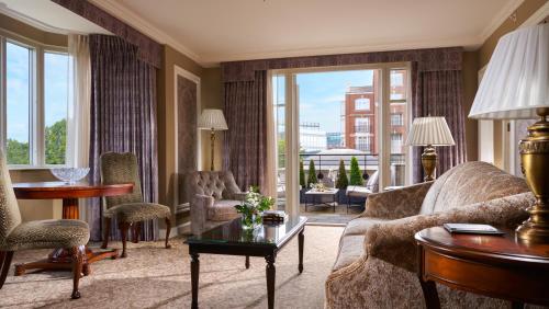 Luxury Suite