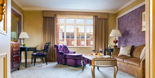 One-Bedroom Suite with Sofa Bed