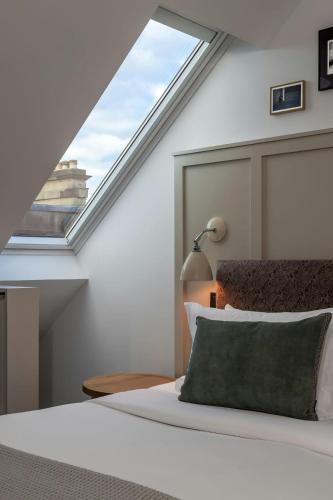 One-Bedroom Loft Double Suite with Sofa Bed and City View
