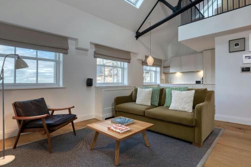 One-Bedroom Loft Double Suite with Sofa Bed and City View