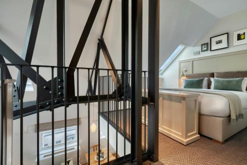 One-Bedroom Loft Double Suite with Sofa Bed and City View