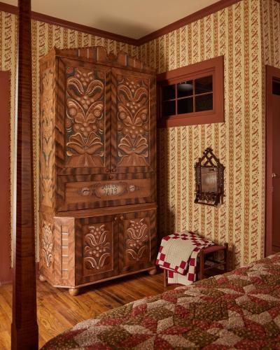 Standard Queen Room