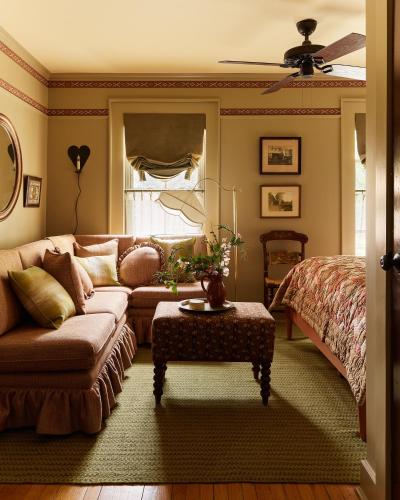 Deluxe Queen Room