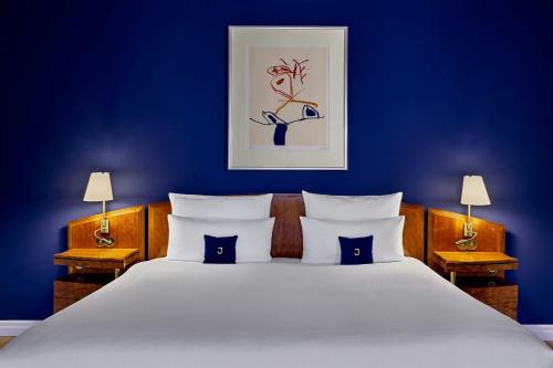 Double Suite with Sofa Bed and City View