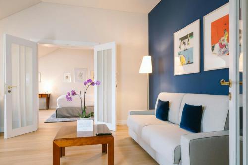 Double Suite with Sofa Bed and City View