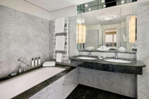 Double Suite with Sofa Bed and City View