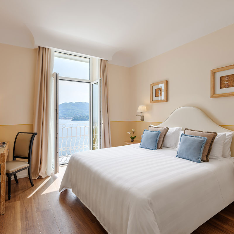 Deluxe Front Sea View 
