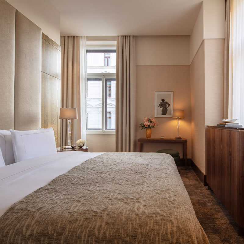 1 PREMIUM BEDROOM SUITE