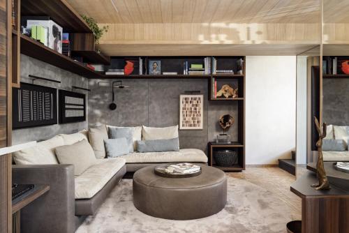 Windows Six Bedroom Residence