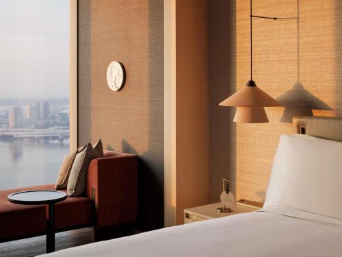 Fairmont Gold Signature King Suite with Lounge Access and Skyline View