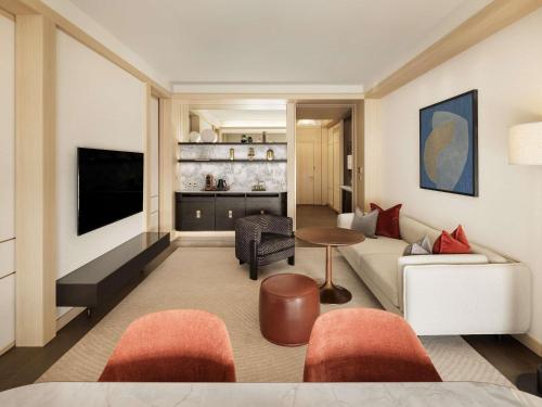 Fairmont Gold Signature King Suite with Lounge Access and Skyline View