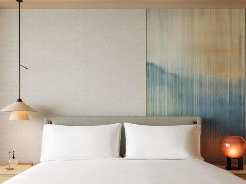Fairmont Gold Signature King Suite with Lounge Access and Skyline View