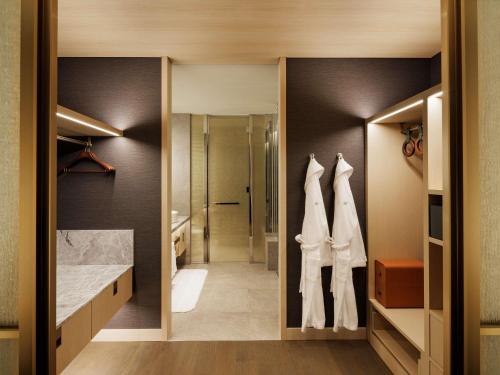 Fairmont Gold One-Bedroom King Suite with Lounge Access