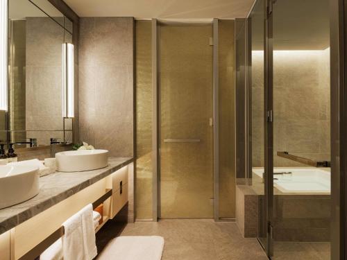 Fairmont Gold One-Bedroom King Suite with Lounge Access
