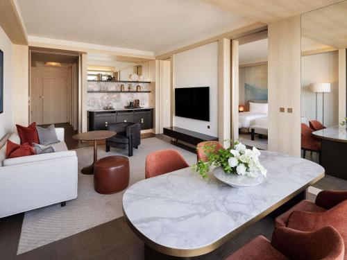 FAIRMONT GOLD SIGNATURE SUITE Twin - Lounge access