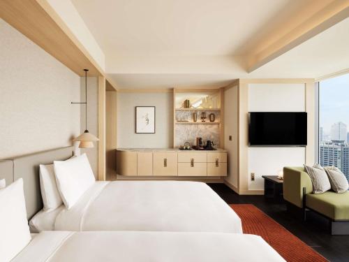 Fairmont Gold Twin Room with Skyline View