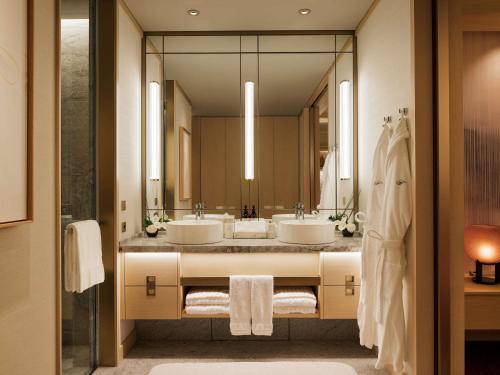 Fairmont Gold Twin Room with Tower View