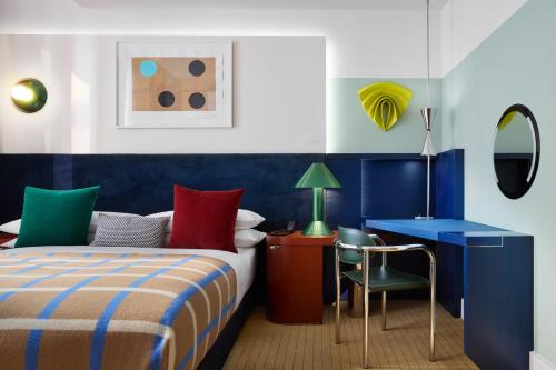 Essential King Room
