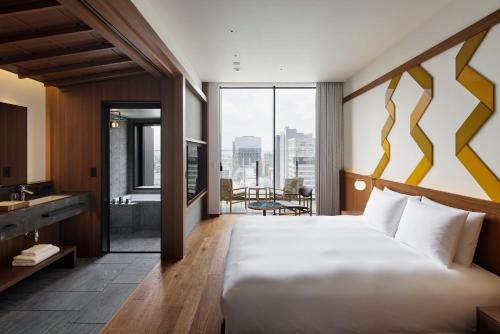 King Room with Mountain View