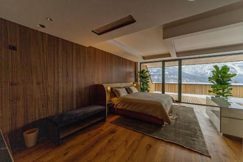 Suite with Mountain View