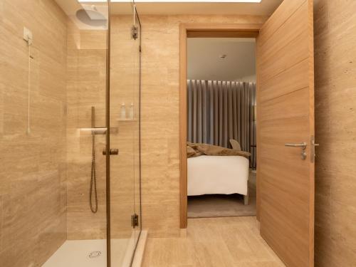 Contemporary Suite with Balcony