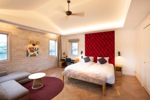 Twin Room (with extra bed)