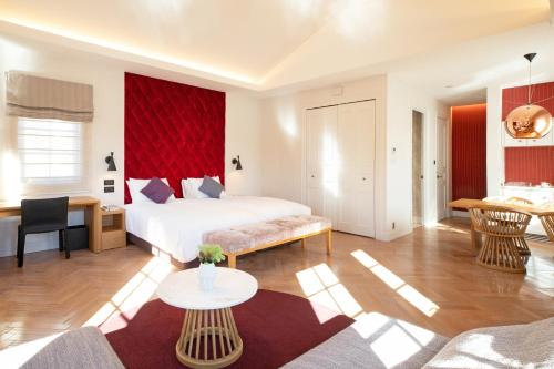 Twin Room (with extra bed)
