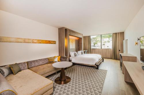Deluxe Twin Room with City Vew