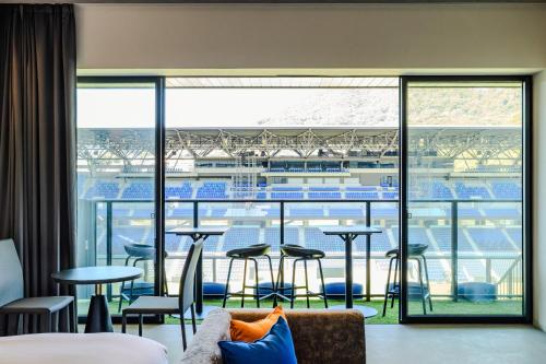 Deluxe Exciting Twin Room with Stadium View