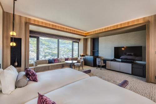 Suite Room with City View