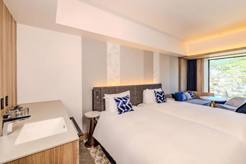 Standard Twin Room with City View