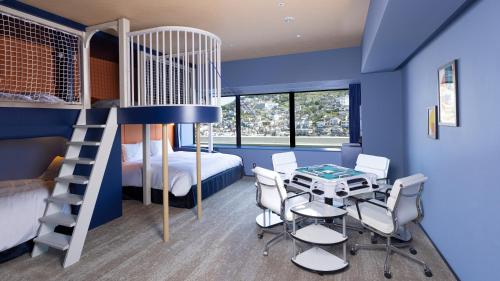 Deluxe Triple Room with City View [BEAST]
