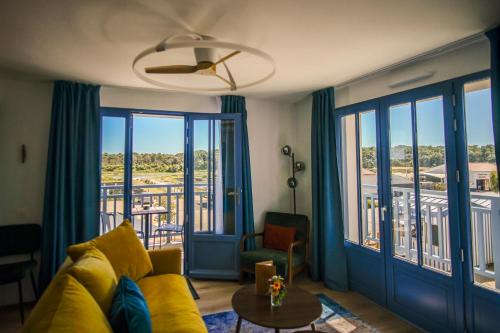 Deluxe Suite with Sea View
