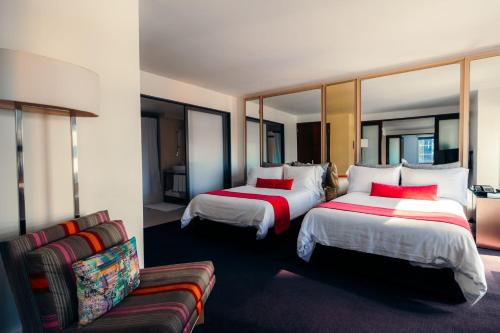 Spectacular Double Room with Two Double Beds - High Floor - Mobility and Hearing Accessible