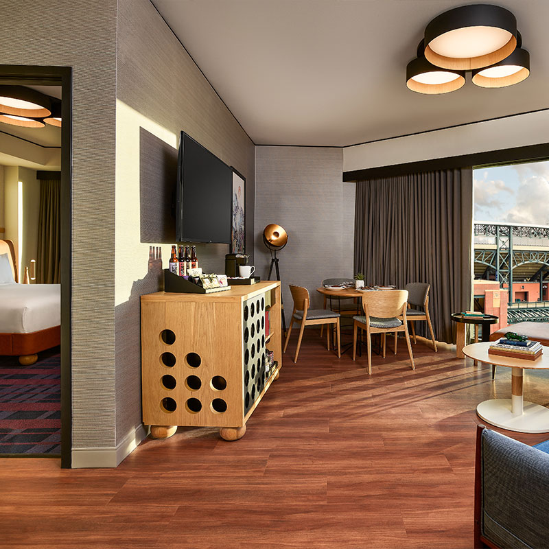  Legend King Corner Suite