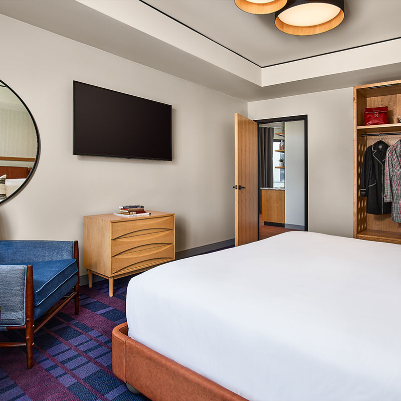  Legend King Corner Suite