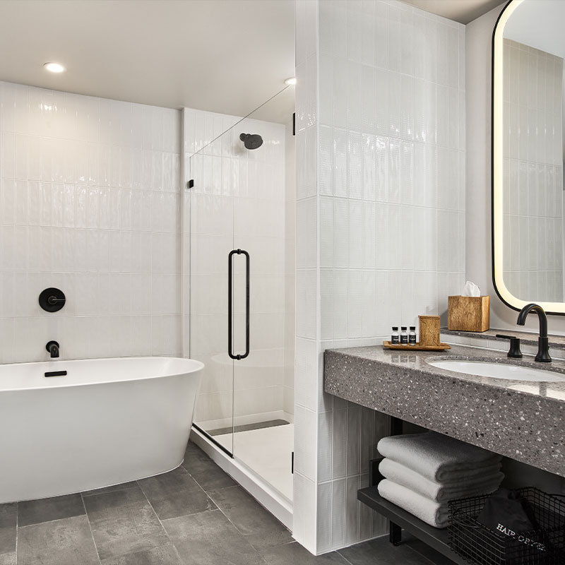  Legend King Corner Suite