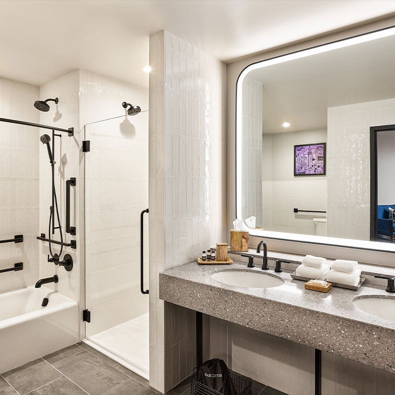  Legend King Corner Suite ADA
