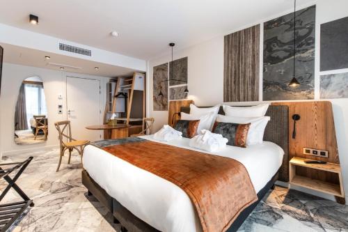 Double or Twin Room with Balcony