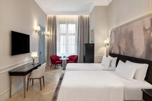 Classic Twin Guest Room