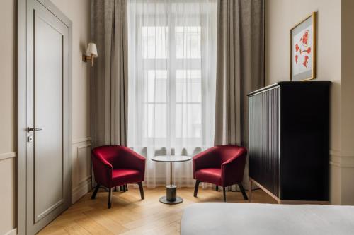 Classic Twin Guest Room