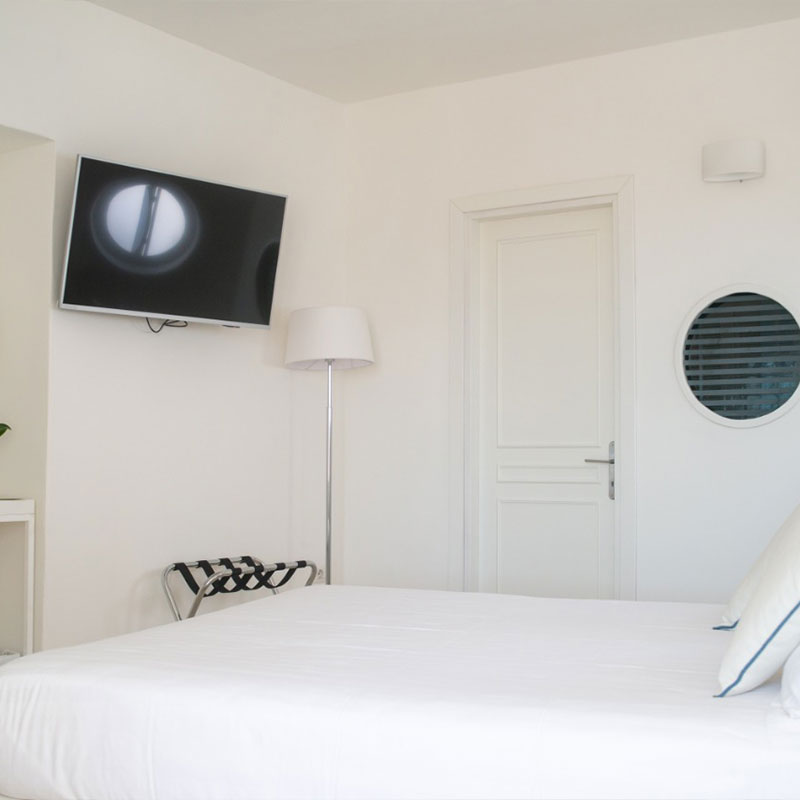 Superior side sea view room